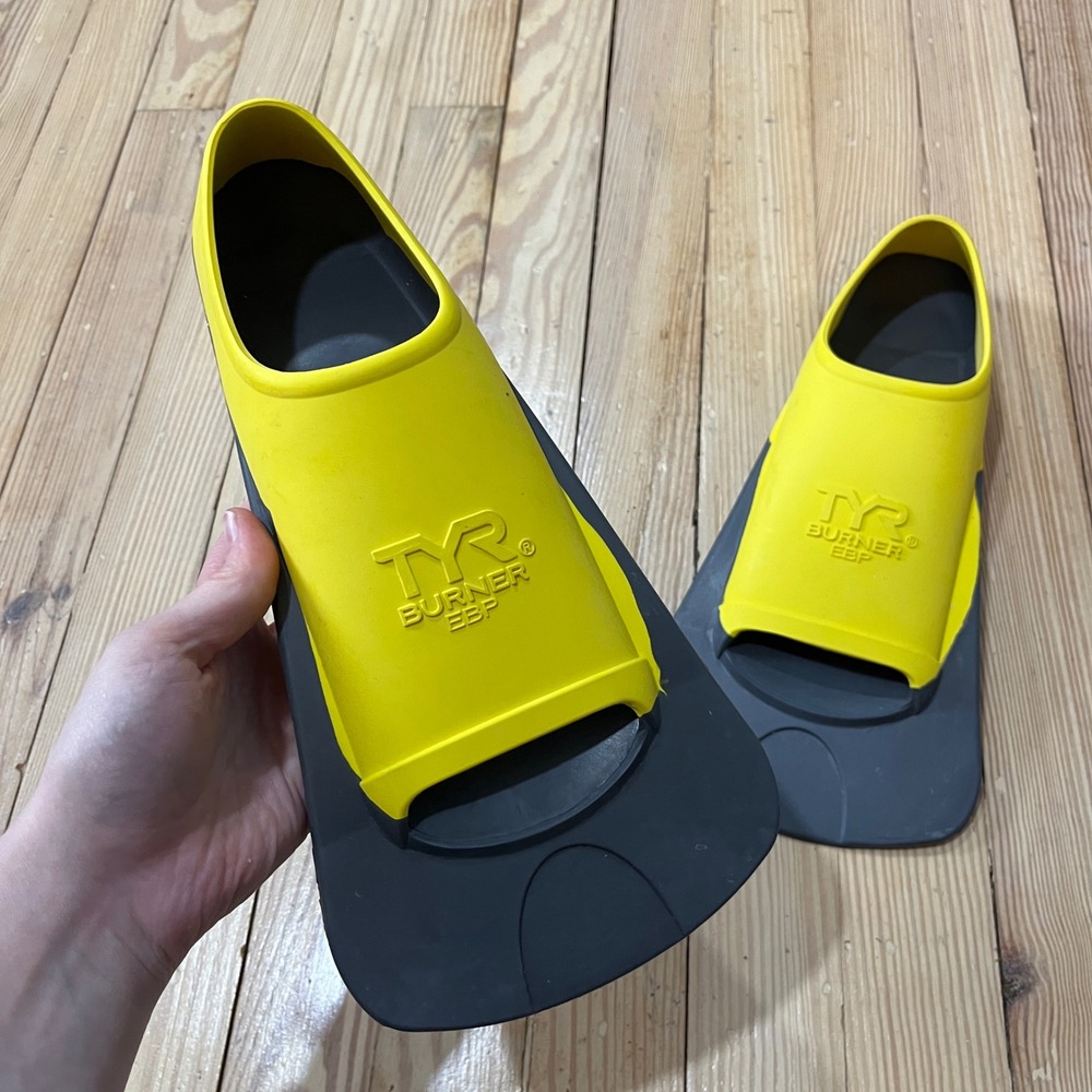 TYR Burner EBP Floating Swim Fins Unisex Medium 7-9 Yellow Grey Short Blade
